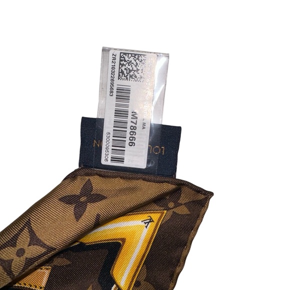 NWT Louis Vuitton monogram, confidential square scarf/bandanna - Picture 3 of 3